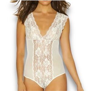 Flora by Flora Nikrooz Cap Sleeve V neck bodysuit ivory Lace medium NWT